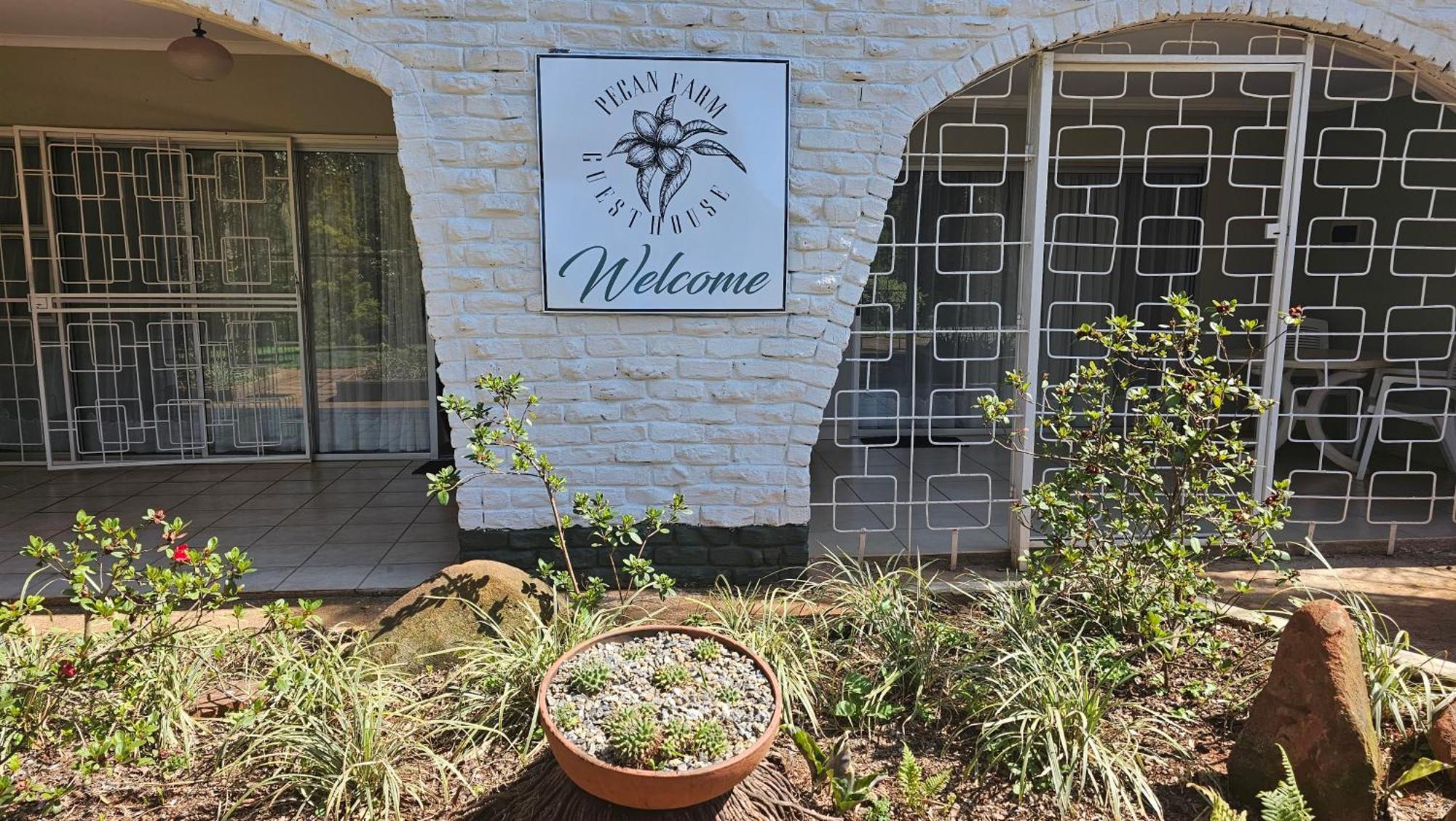 Pecan Farm Guesthouse Louis Trichardt Exteriér fotografie